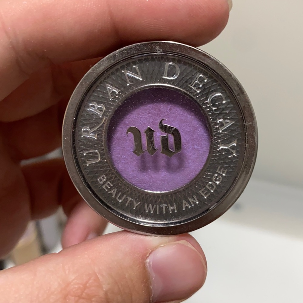 Very gently used urban decay shadow single